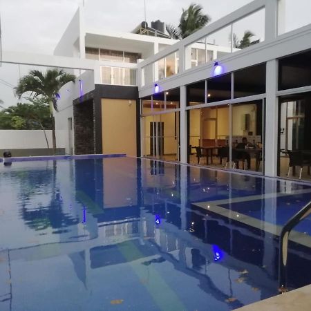 Saara Beach Hotel Marawila Ngoại thất bức ảnh