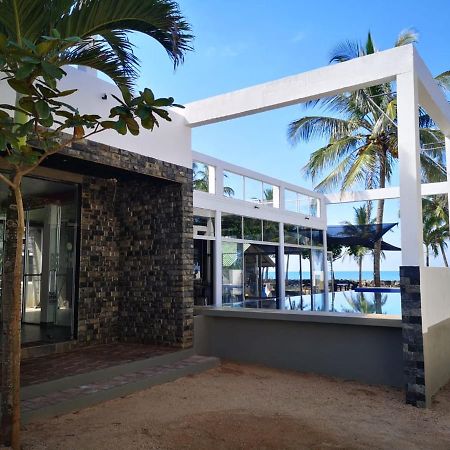 Saara Beach Hotel Marawila Ngoại thất bức ảnh