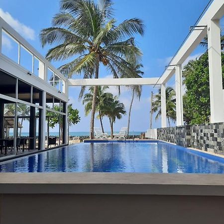 Saara Beach Hotel Marawila Ngoại thất bức ảnh