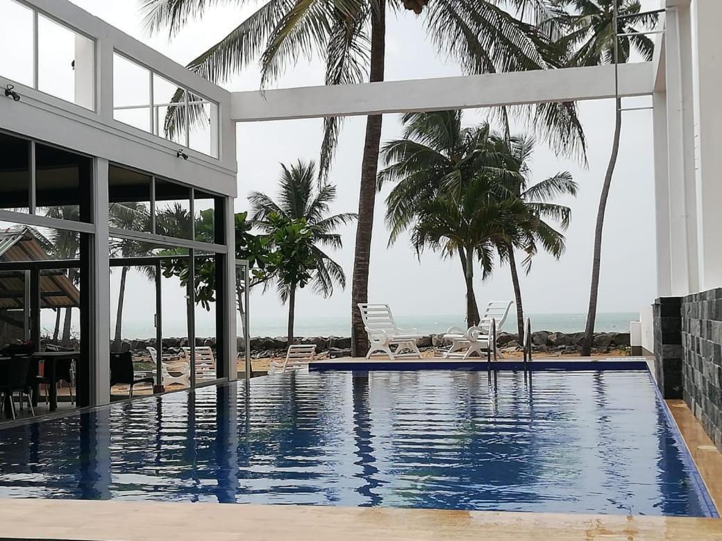 Saara Beach Hotel Marawila Ngoại thất bức ảnh