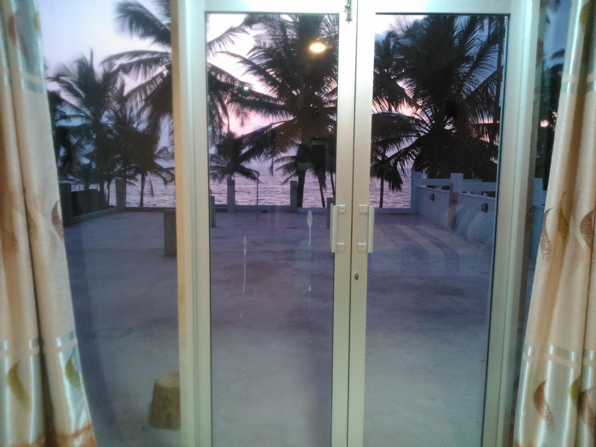 Saara Beach Hotel Marawila Ngoại thất bức ảnh