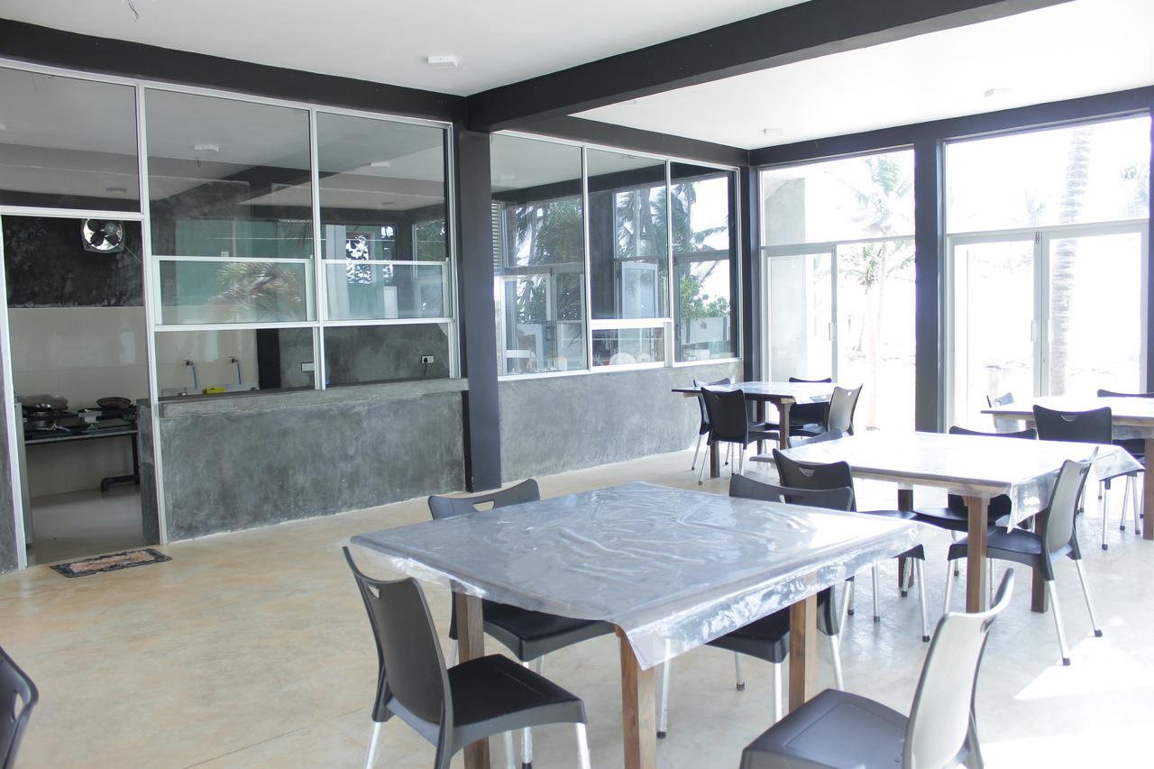 Saara Beach Hotel Marawila Ngoại thất bức ảnh