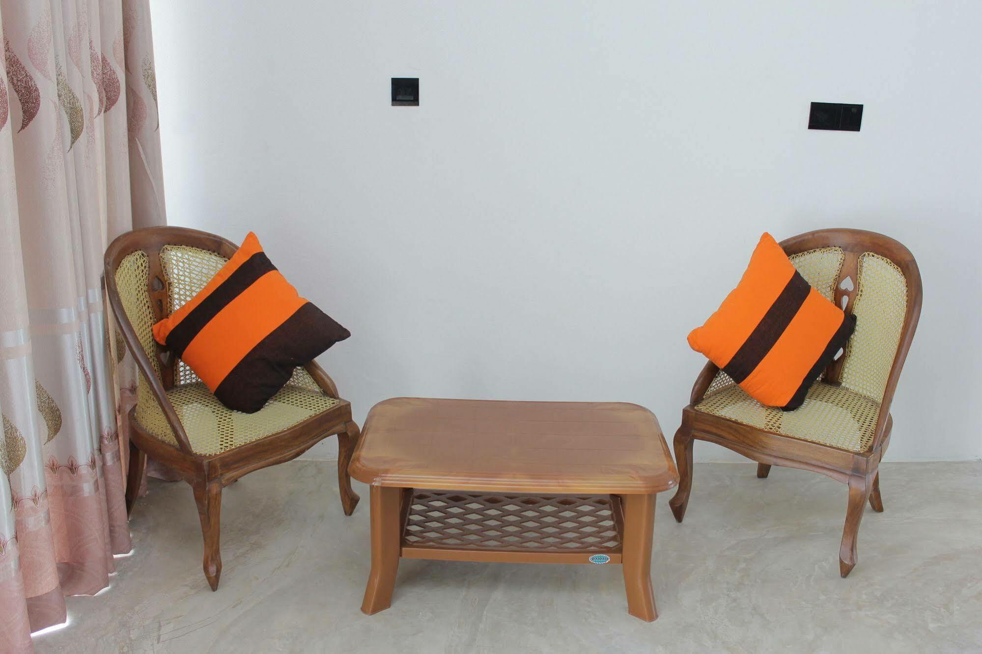Saara Beach Hotel Marawila Ngoại thất bức ảnh