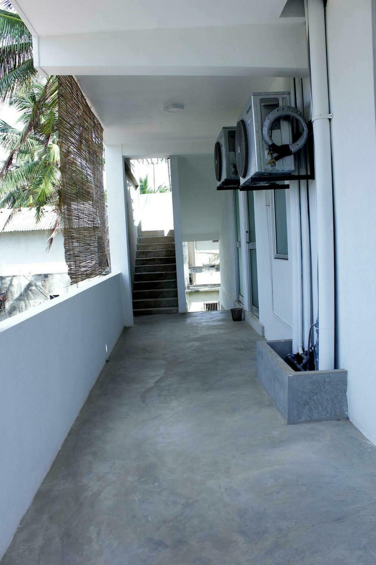 Saara Beach Hotel Marawila Ngoại thất bức ảnh